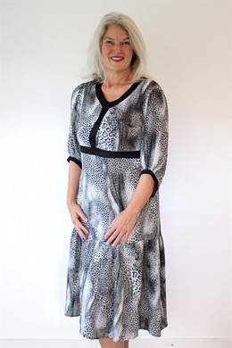 Smart kjole fra Mongul med dyreprint i grå